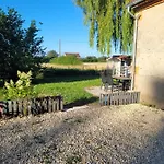 Maison Bourbonnaise Idéalement Placée Proche Du Centre De Moulins Hébergement de vacances